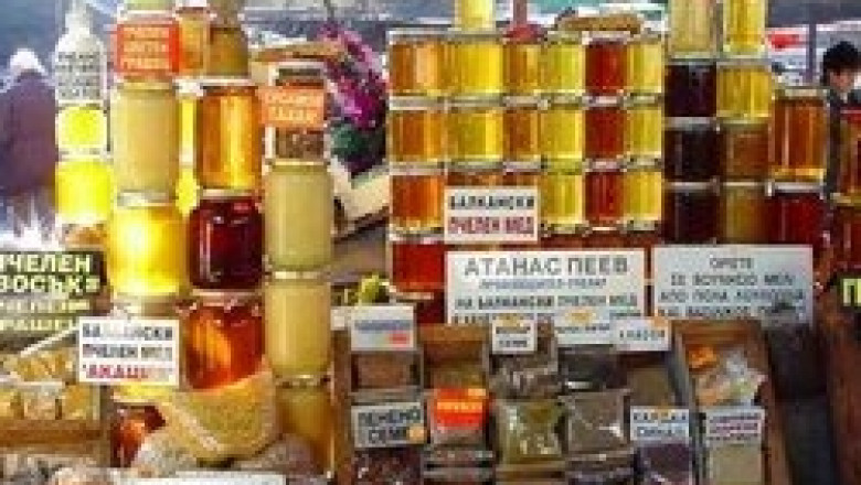 Намалява броят на пчелните семейства, но се увеличават количествата на продадения мед