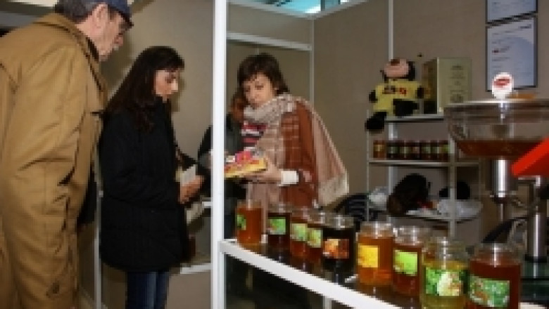 На днешния Св. Харалампий започва изложението Пчеларство-Плевен 2012