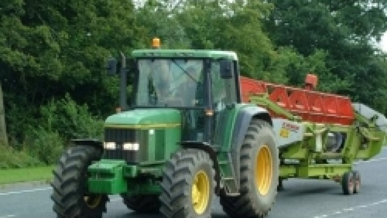 За три месеца забраняват движението на трактори по републикански път II-55