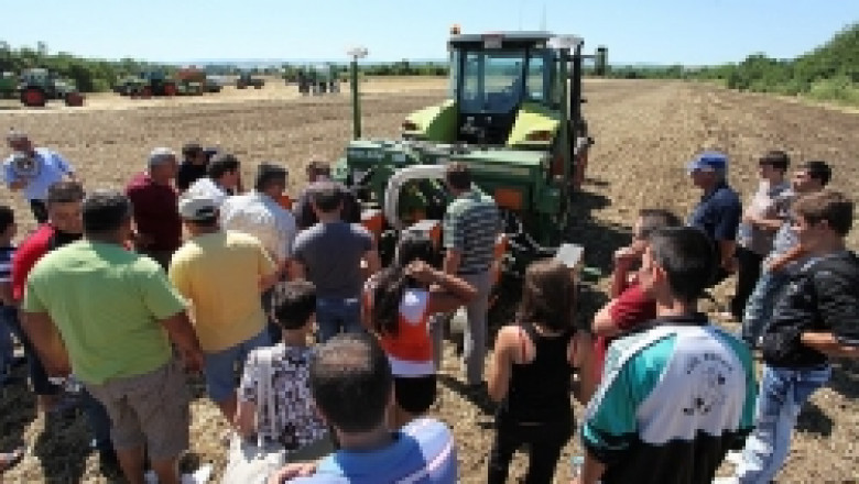 Годишна среща, преди жътва, проведе Универсал НВГ с фермери от цялата страна