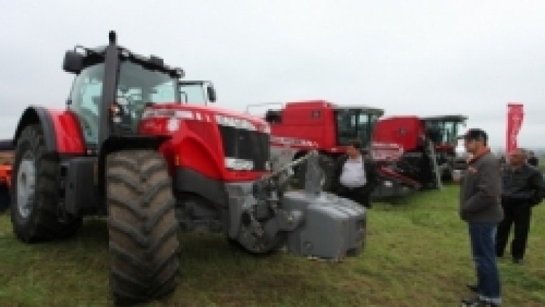 Фермер 2000 представи трактори и комбайни Massey Ferguson край Русе