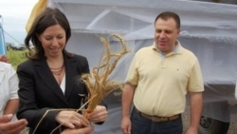 Мирослав Найденов и Калина Илиева откриха Жътва 2010 с родео с комбайни