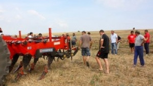 Ником-М показа почвообработваща техника в свищовското село Вързулица - Agri.bg