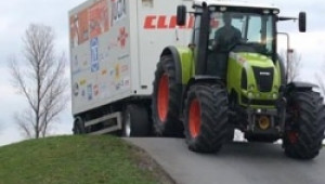 Германски фермери, възмутени от спада на цените на млякото, се отправиха на "поклонение" при папата с трактори - Agri.bg