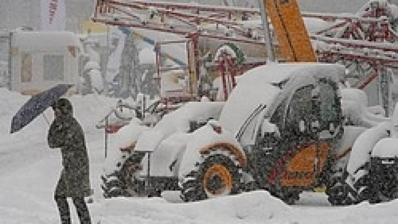 АГРА 2009 - малко посетители, много студ и затрупани със сняг машини