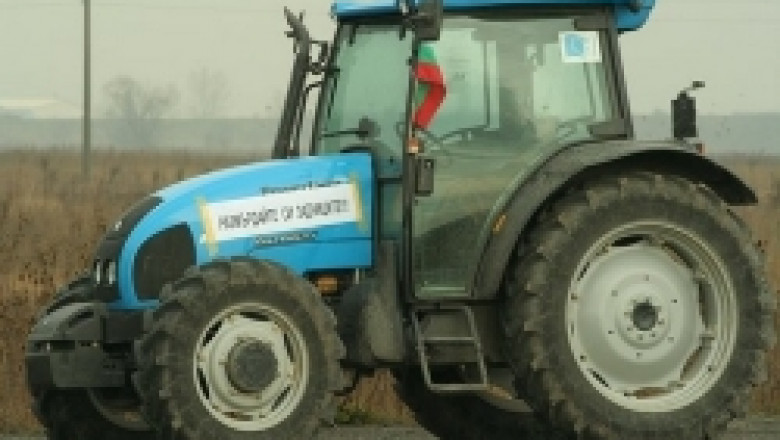 Едва 20 трактора изкараха фермерите на протеста до село Горна Студена