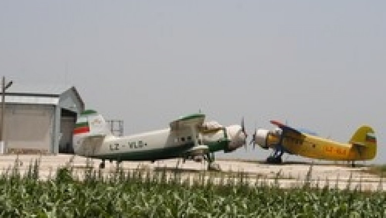 Самолет на селскостопанската авиация падна в село Тополи