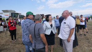 Десислава Танева: Очакваме 5,4 млн. тона пшеница от Реколта 2019 - Снимка 1