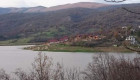 Продавам 6.033 дка земя, във вилна зона до язовир и къщи за гости. 40мин. от Пловдив - Снимка 1
