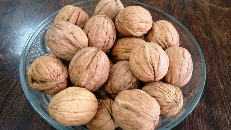 Прогнози: По-слаба реколта от орехи очакват в Добруджа