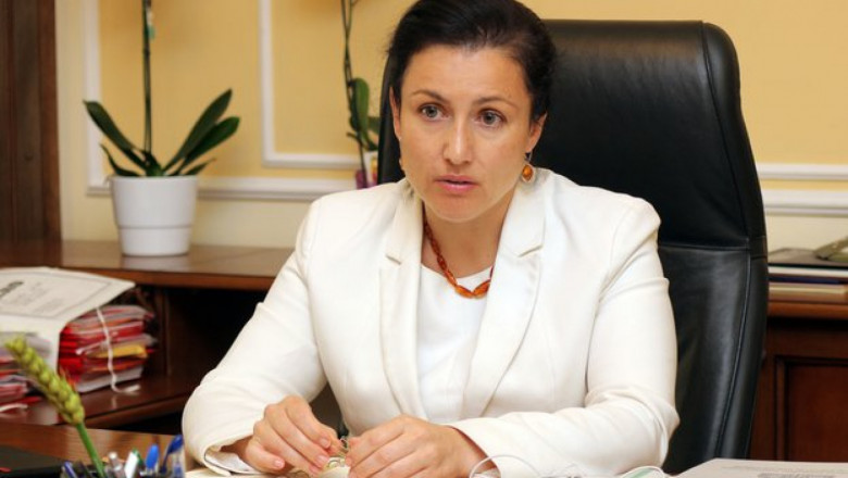 Министър Танева: Без ДДС за български плодове, зеленчуци и сурово мляко