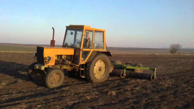 Крадци на трактори се вихрят в Добруджа
