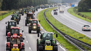 Хиляди холандски фермери излязоха на протест - Снимка 1