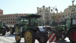 Ниските изкупни цени изкараха тракторите в Испания