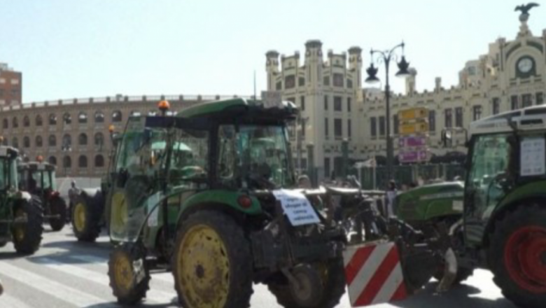 Ниските изкупни цени изкараха тракторите в Испания