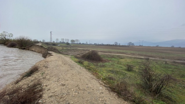 Опасност от наводняване на нивите в Пловдивско