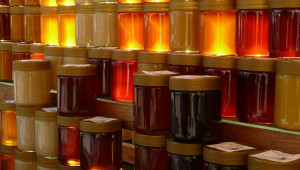 Кой пчелен мед е по-хубав за консумация - течен или захаросан?