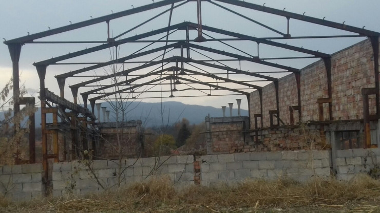 Метална ферма + земя село Душево община Севлиево - Снимка 1