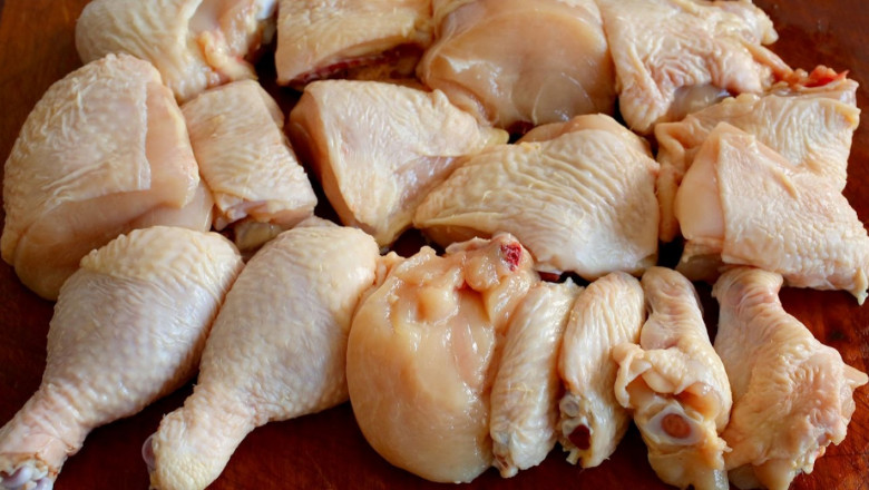 Удар: Полицията задържа един тон пилешко месо без документи