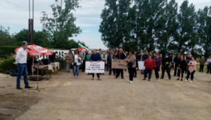 Протест срещу свинеферма в Дунавци - Agri.bg