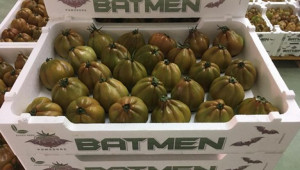Батман и Супермен са хит сред производителите на домати - Снимка 1