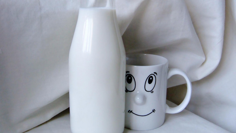 Мляко: Натрупаните запаси ще натиснат цените