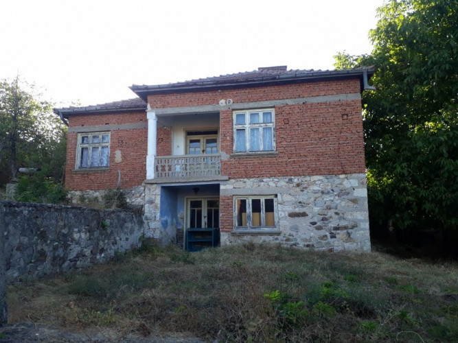 Къща в с.Белица - Снимка 1
