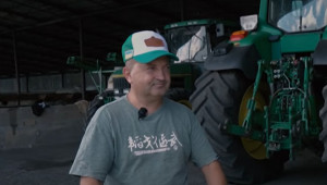 Фермер измайстори уникален агрегат за трактора си - Снимка 1