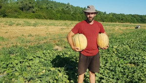 Оптимизмът на млад фермер среща 50-годишния опит на дядо му