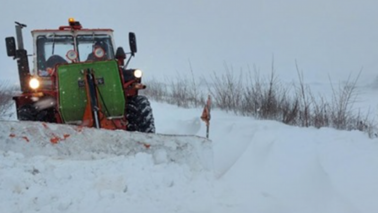 Усложнена обстановка: Зърнопроизводители извадиха тракторите и снегорините