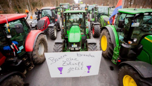 Вижте какво изкара стотици фермери в Германия на протест