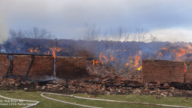 SOS: Изгоря целият фураж на семейна овцеферма