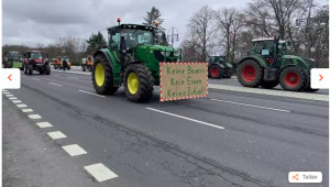 Фермери изкараха тракторите по улиците на Берлин - Снимка 1