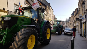 Френски фермери блокираха магистрали в знак на протест - Снимка 1