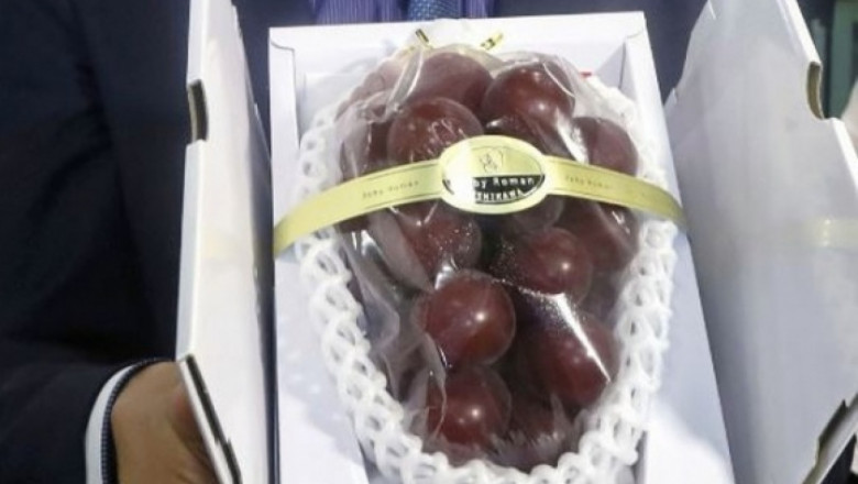 Продадоха чепка грозде за рекордните 12 700 долара