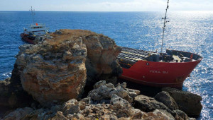 Опасност: 3000 тона гранулиран тор могат да се изсипят в морето