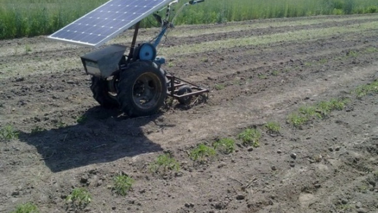 Фермер създаде мотоблок, задвижван от слънчеви батерии