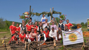 Земеделци продължават традицията на фолклорния събор в Еленово - Снимка 4