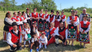 Земеделци продължават традицията на фолклорния събор в Еленово - Снимка 6
