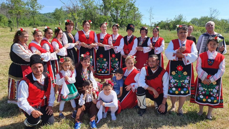 Земеделци продължават традицията на фолклорния събор в Еленово