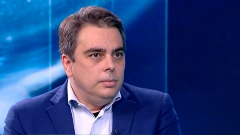 Асен Василев: Тировете с вносни храни досега са се обработвали без митничари