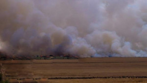 Пожарът в Каварна: Лавандуловите отпадъци са затрупани, но димът е навсякъде