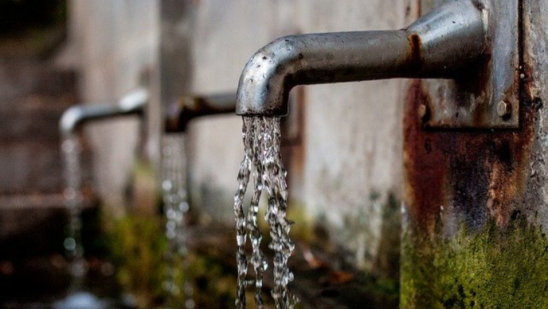 Модерни времена: Земеделци доставят вода с цистерни