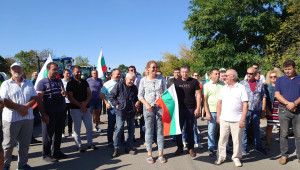 От протеста в Добрич: Това е битка за оцеляване! - Снимка 3