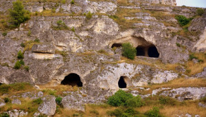 Италиански фермери търсят спасение в пещерите