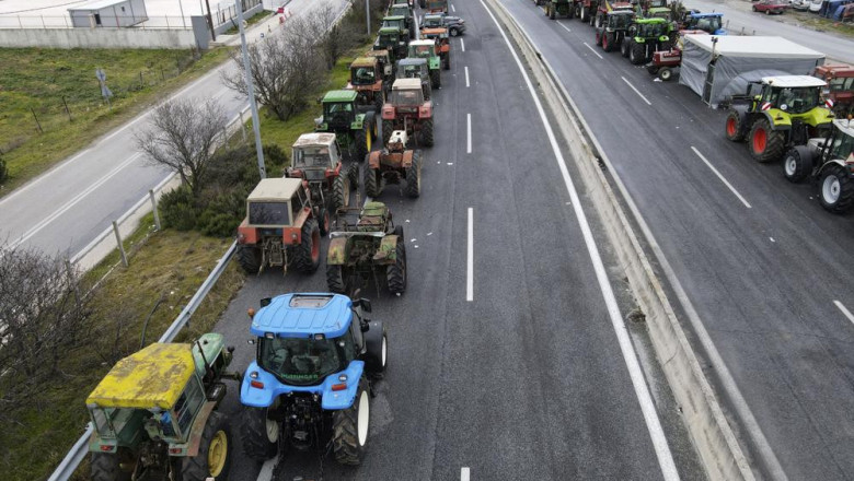 Гръцките фермери протестират, нашите - в протестна готовност