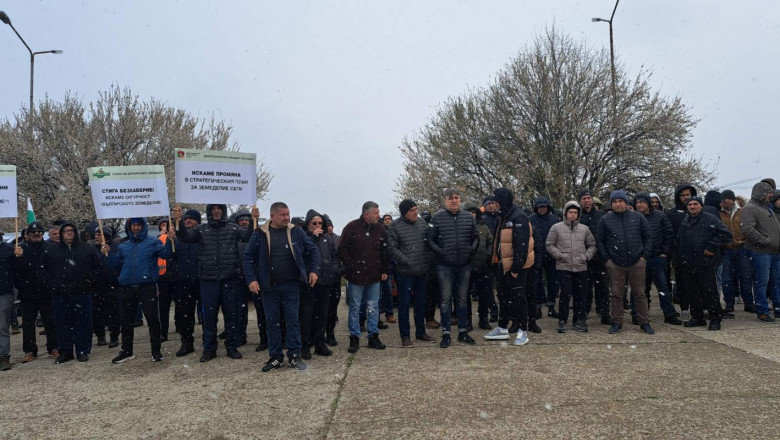 Министър Гечев отиде на протеста във Видин (обновена)