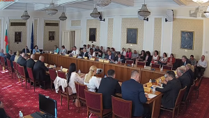 Депутатите изслушват земеделския министър Кирил Вътев