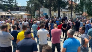 Протест на малинопроизводители в Сърбия се превърна в "помен"