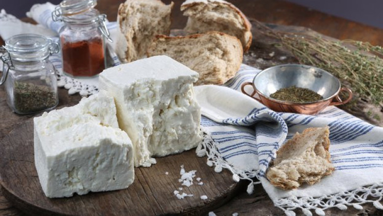 „Българско бяло саламурено сирене“ е със защитено наименование за произход